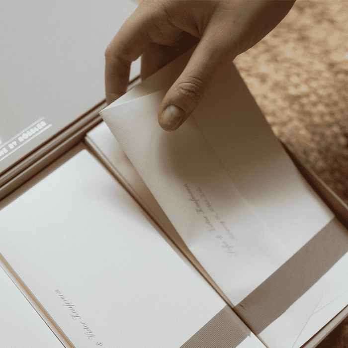 Personalisierbare Briefpapier Kassette | Edles Bütten Papier | 60 Stück | taupe